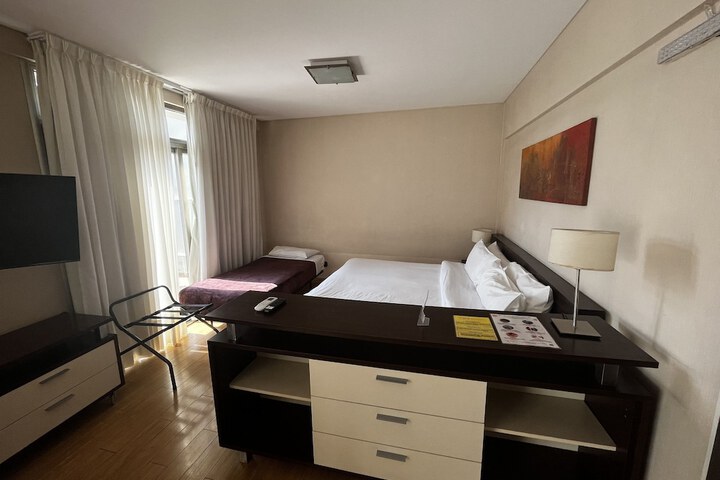 Room 16 of 36