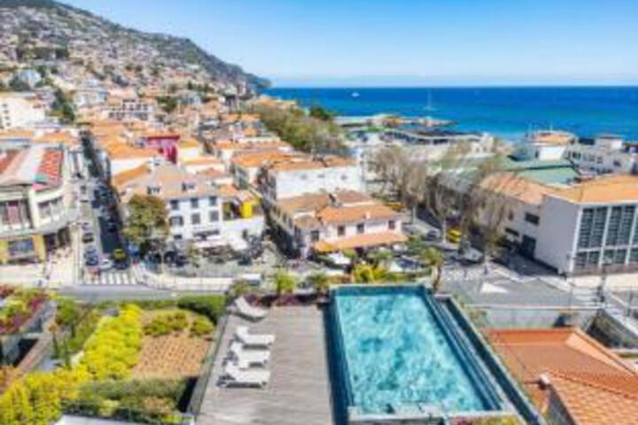 Rooftop Jacuzzi Penthouse at Savoy Insular