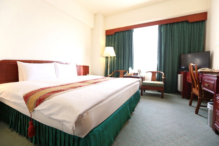 Room 8 of 43