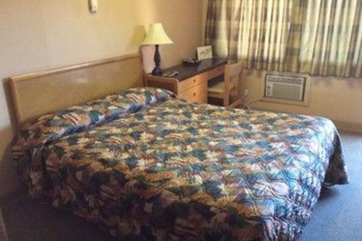 Room 9 of 13