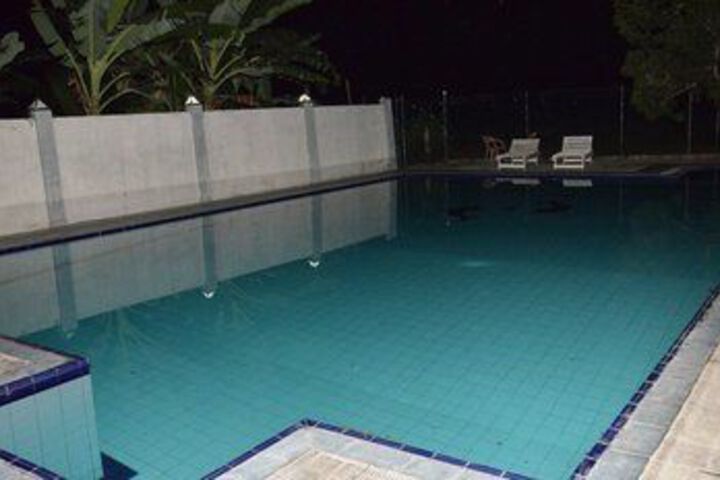 Pool 13 of 17