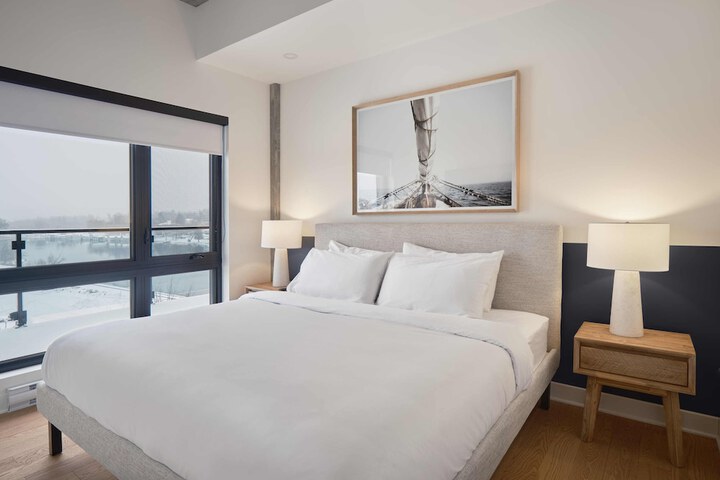 303 3rd Floor 1 Bedroom Suite Queen Bed Balcony (29 of 90)