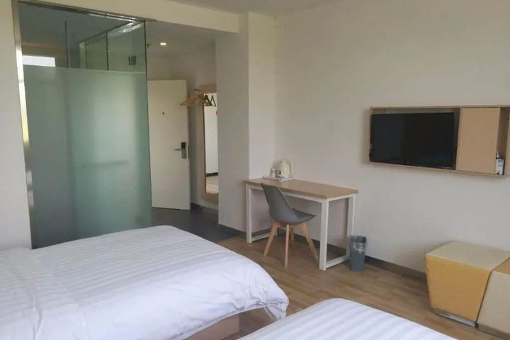 Room 7 of 10