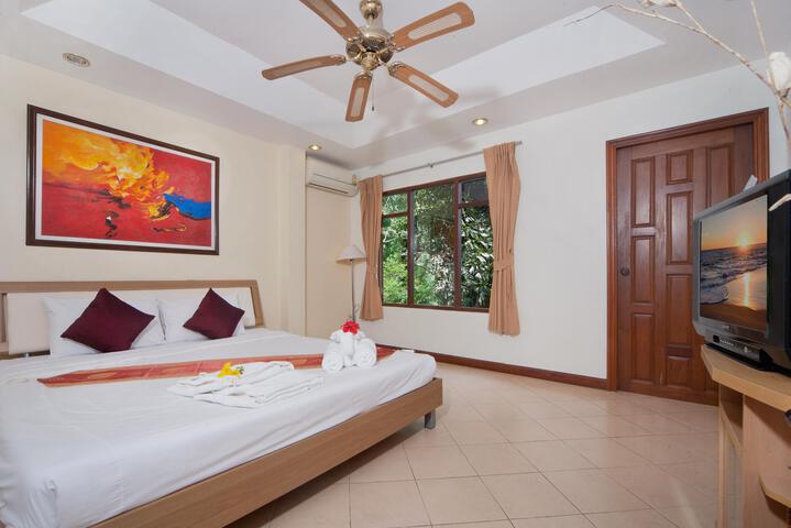 Room 2 of 5