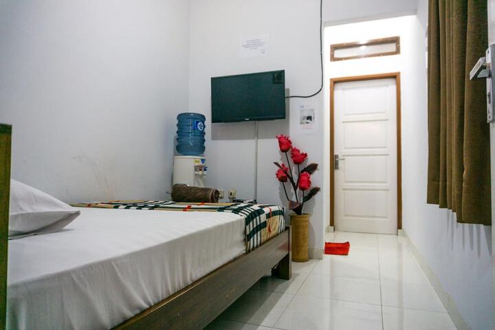 Room 8 of 48