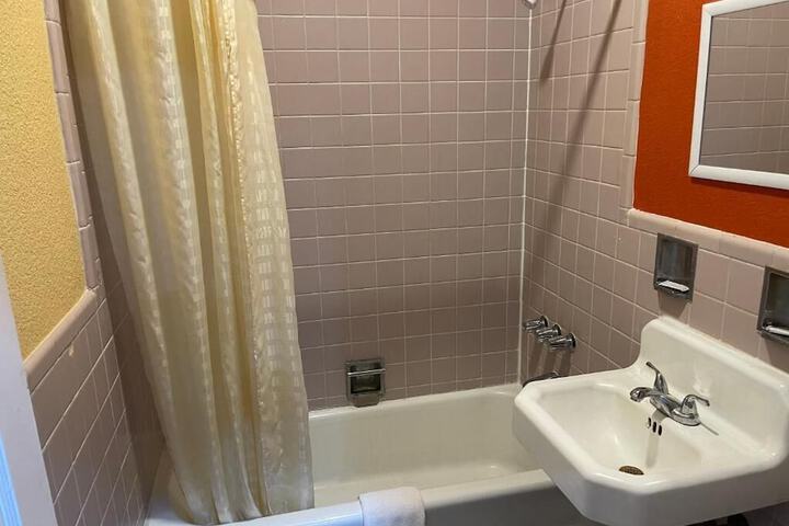 Room 10 of 11