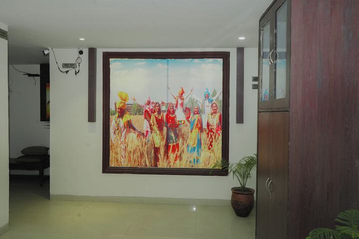 Hotel Interior 4 of 30