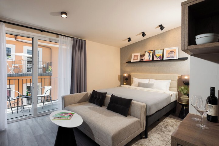 Room 6 of 34