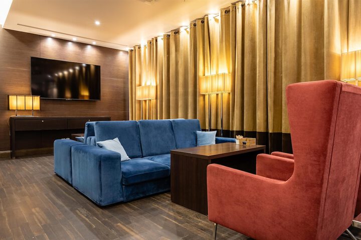 Lounge 186 of 228