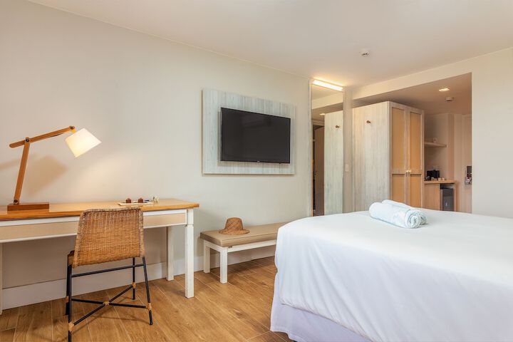 Room 33 of 120