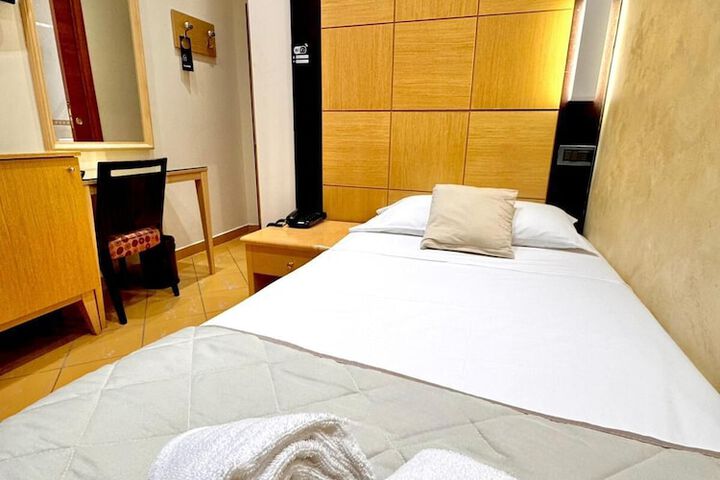 Room 25 of 63