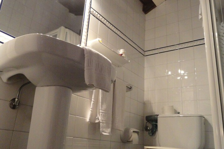 Room 34 of 65