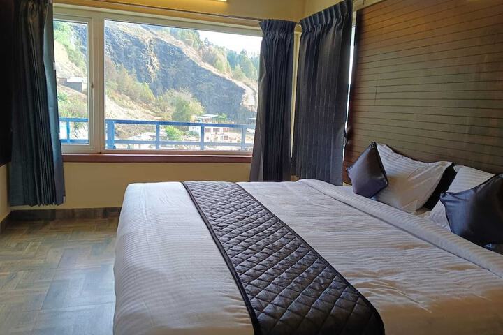 Room 6 of 15