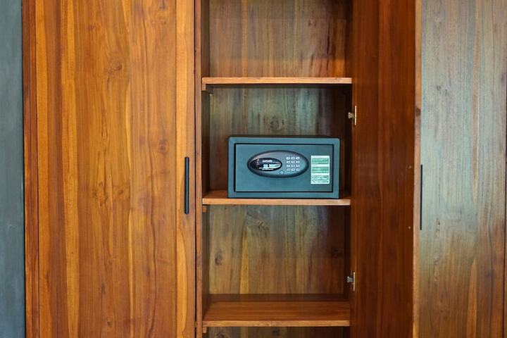 Room 65 of 193