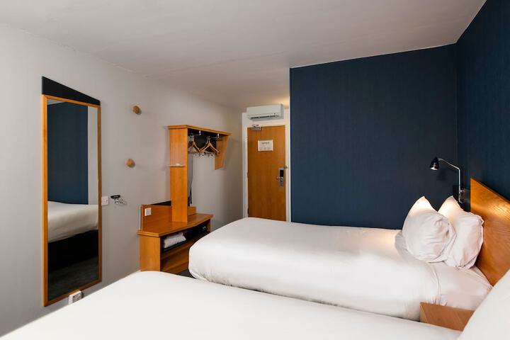 Room 13 of 47
