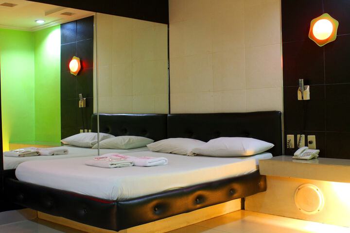 Room 12 of 24