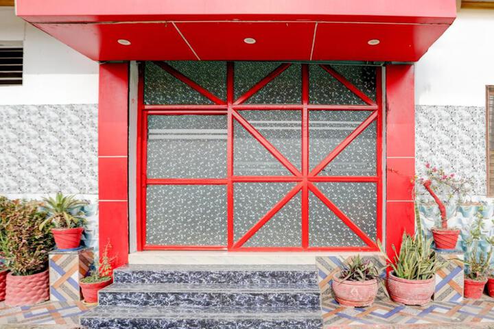 Hotel O Rae Bareli Railway Junction Formerly Nova Resorts & Luxury Farm