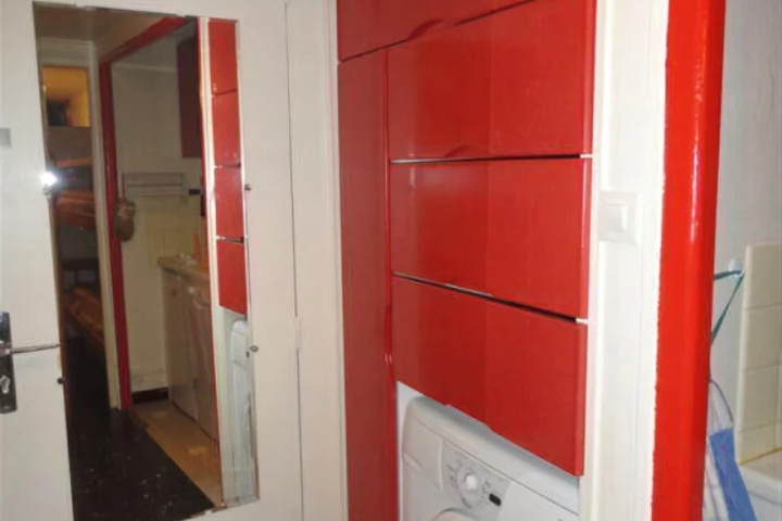 Room 6 of 12