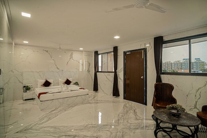 Room 8 of 18