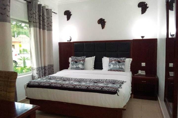 Room 13 of 48
