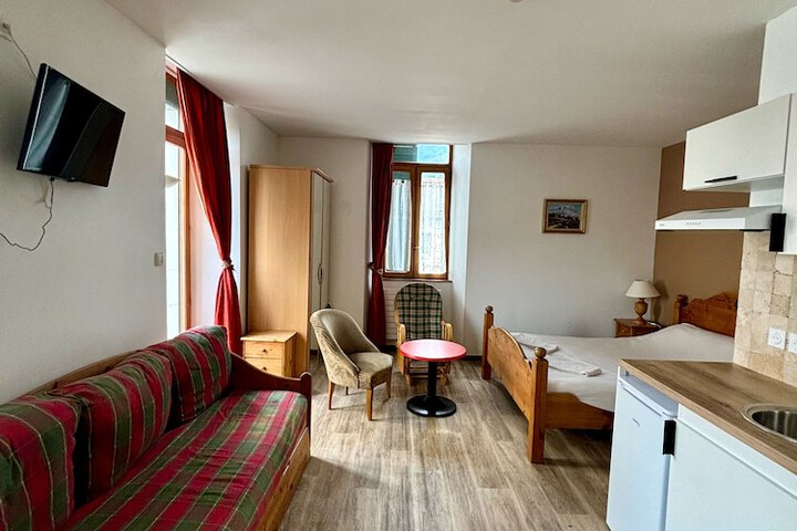 Room 3 of 33