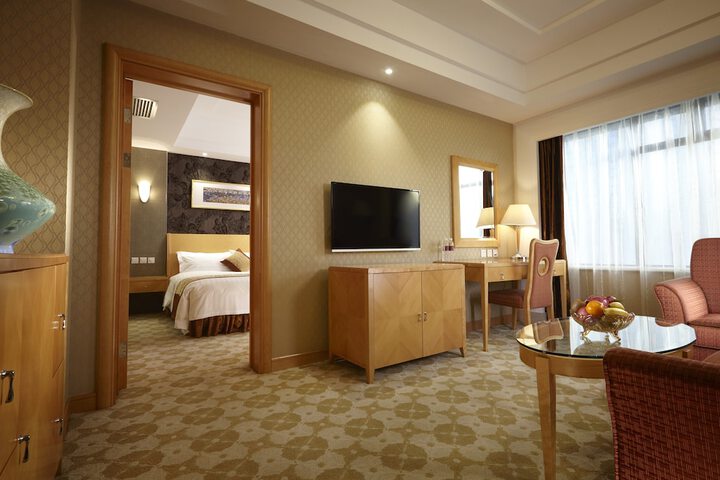 Room 13 of 40