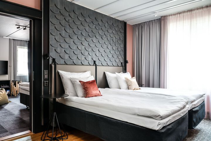 Room 17 of 49