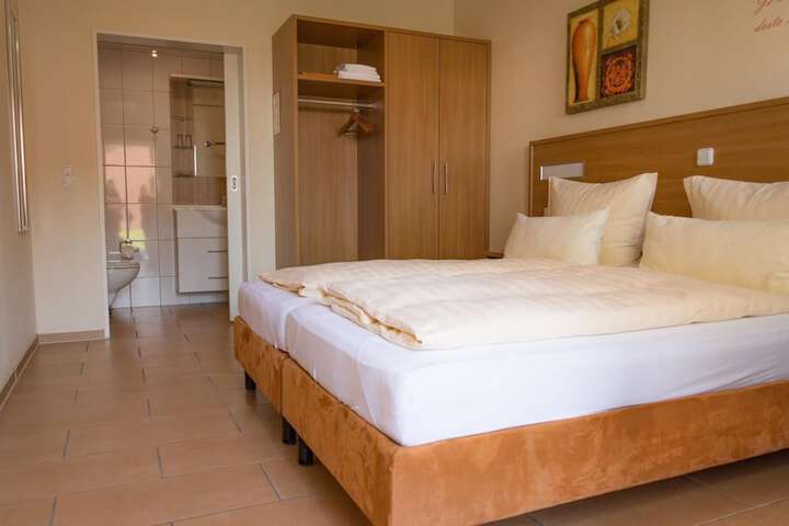 Room 8 of 39