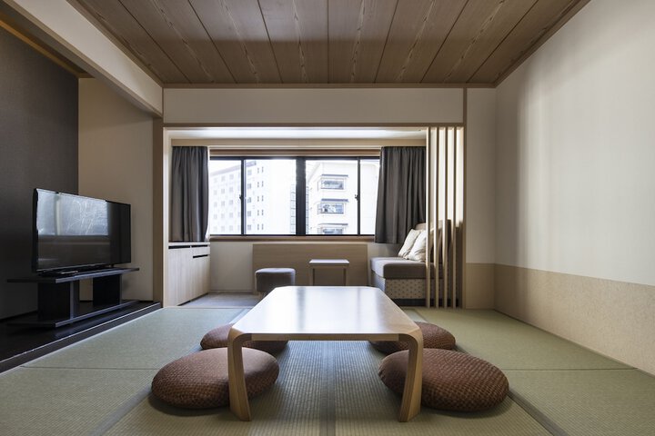Room 18 of 122