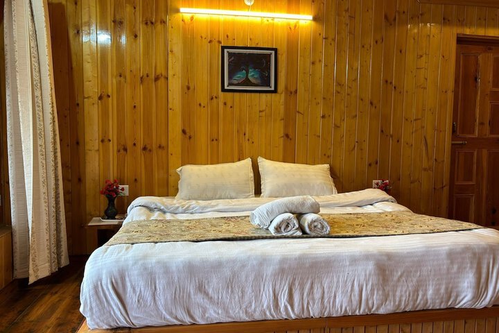 Room 4 of 27