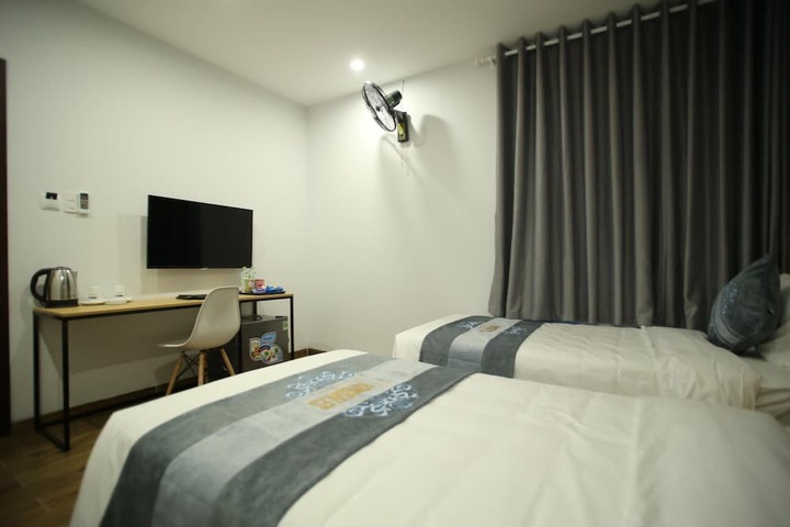 Room 25 of 49