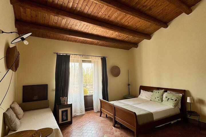 Room 5 of 33