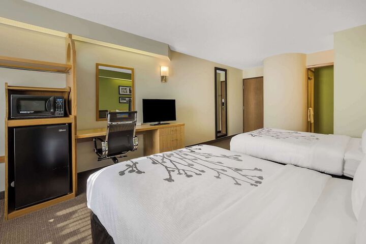 2 Double Beds (4 of 12)