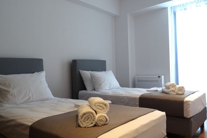 Room 6 of 94