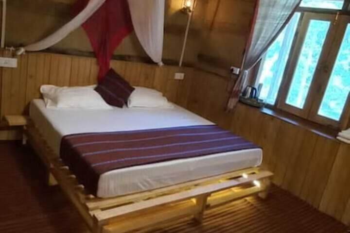 Room 8 of 34