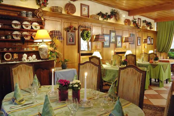 Dining 36 of 47