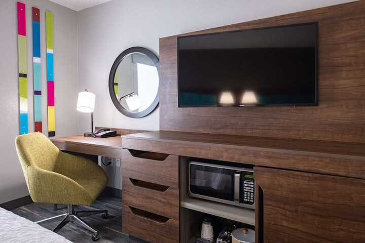 Room 4 of 28