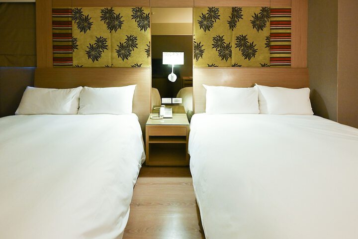 Room 52 of 120