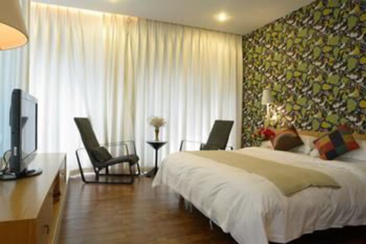 Room 6 of 19