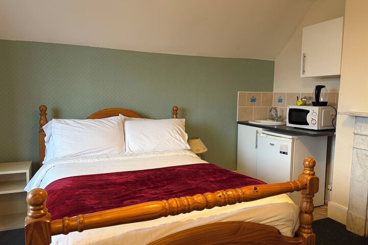 Room 4 of 73