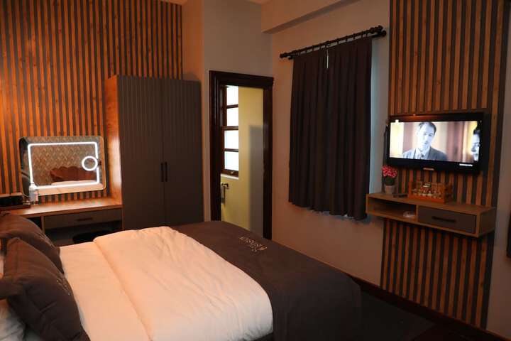 Room 15 of 118