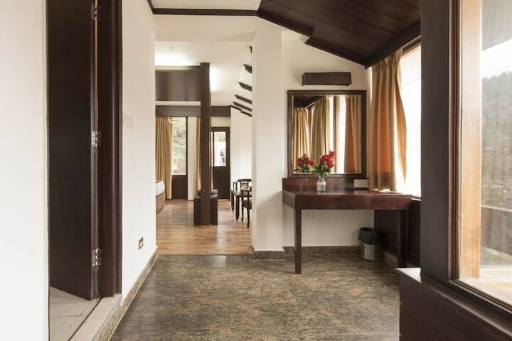 Room 12 of 25