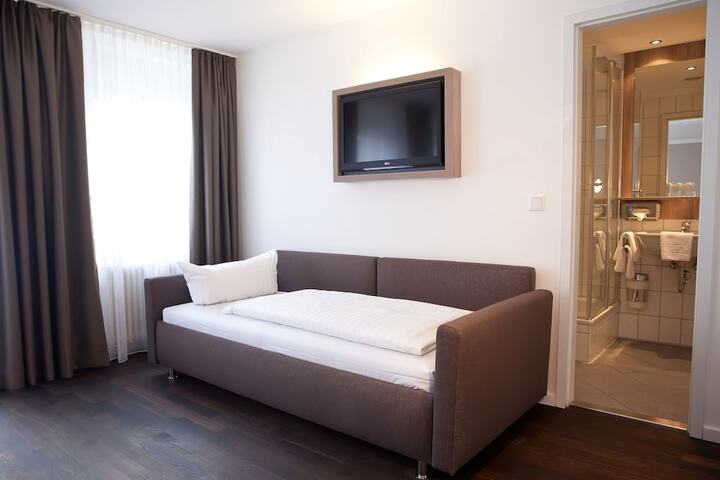 Room 7 of 35