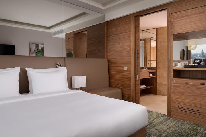 Room 32 of 146