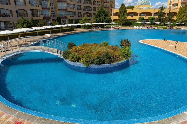 Pool 130 of 151