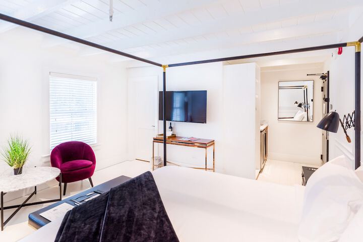 Room 27 of 62