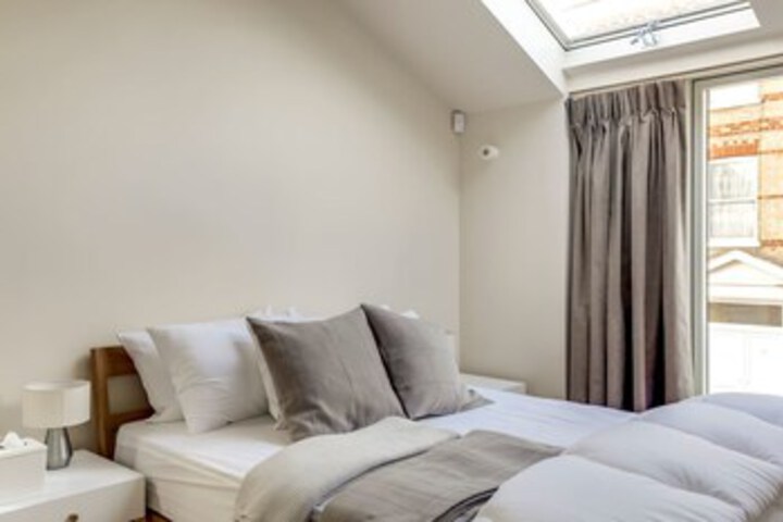 Room 9 of 29