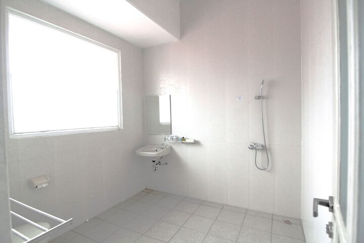 Room 44 of 66