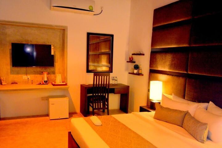Room 16 of 16