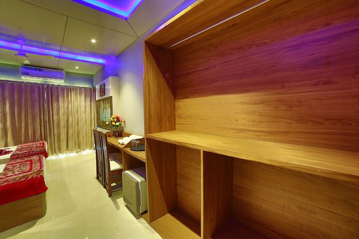 Room 9 of 26